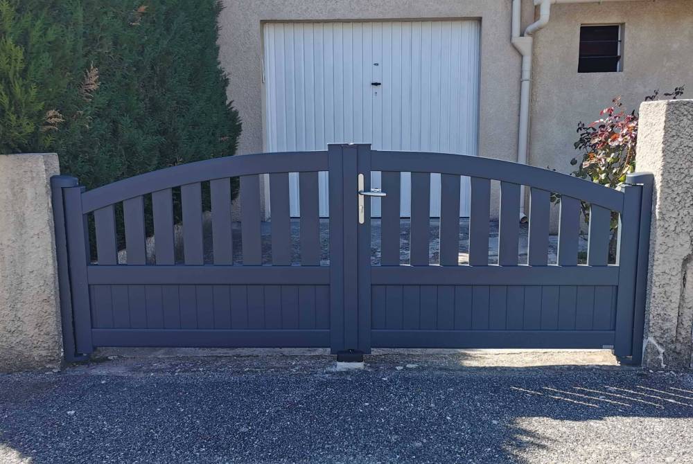 Portail KOSTUM aluminium KET gris 7016